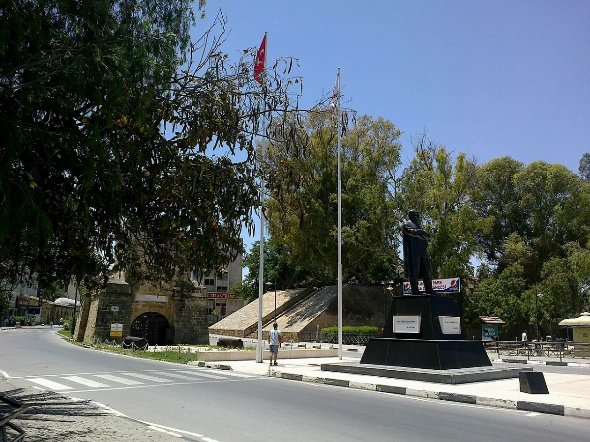 Atatürk Anıtı