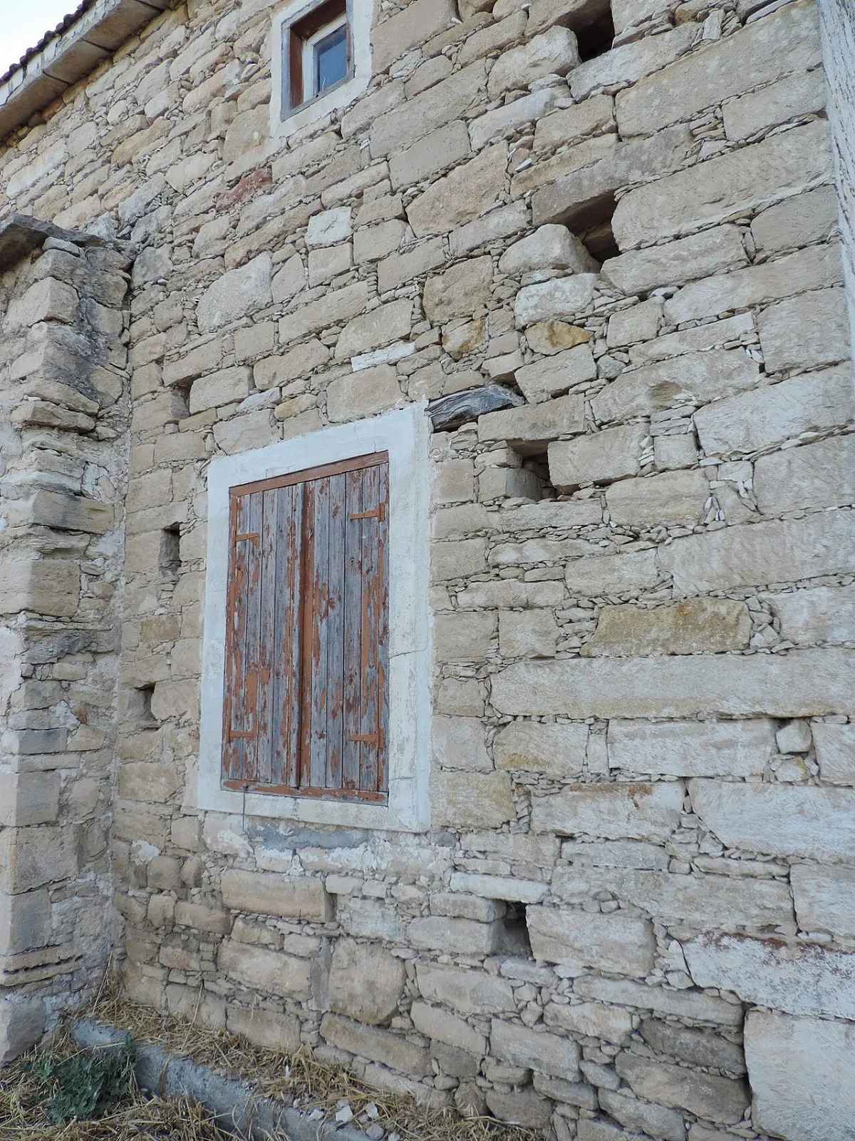 Carob mill
