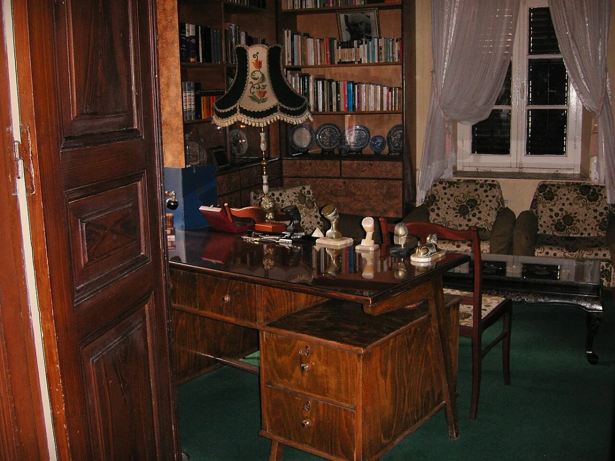 Dionysios Solomos Sq.