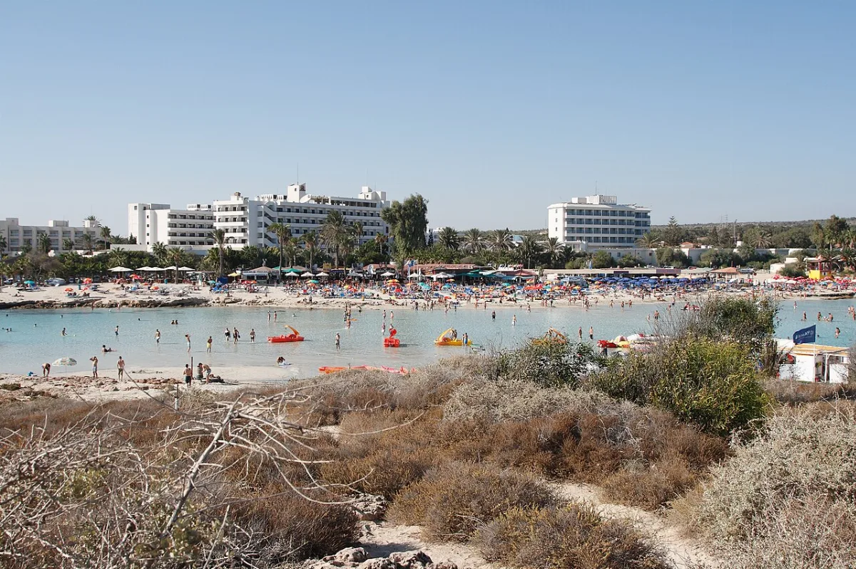 Nissi Isle