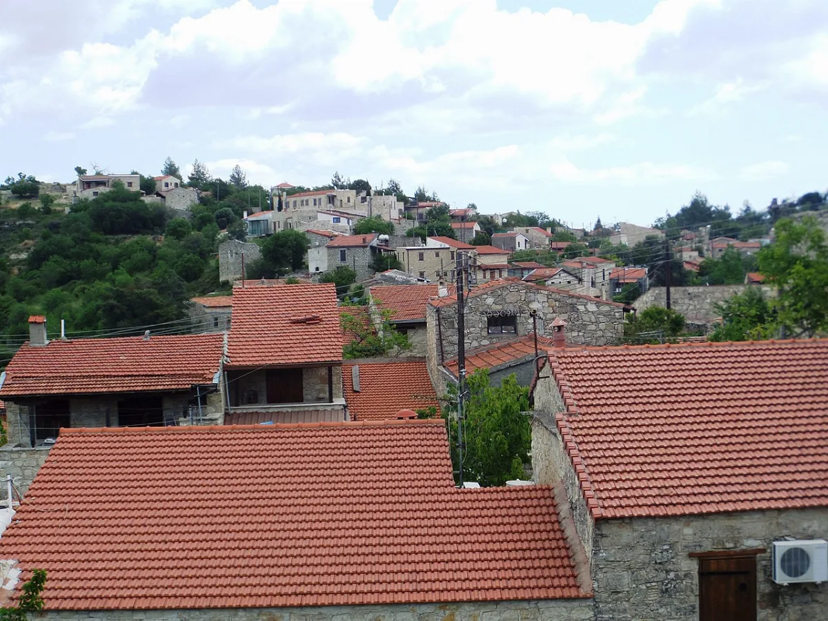 The cave of Hadrirousos