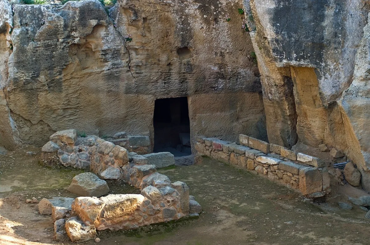 Tomb 9